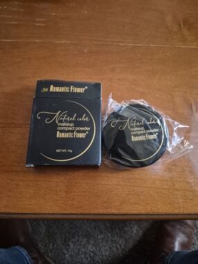 Natural Color Compact Powder - Shade 04 (Cream)